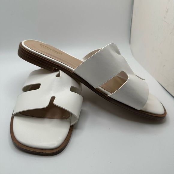 CUSHIONAIRE Women's slide sandal +Memory Foam 8 WIDE WHITE - Picture 6 of 7